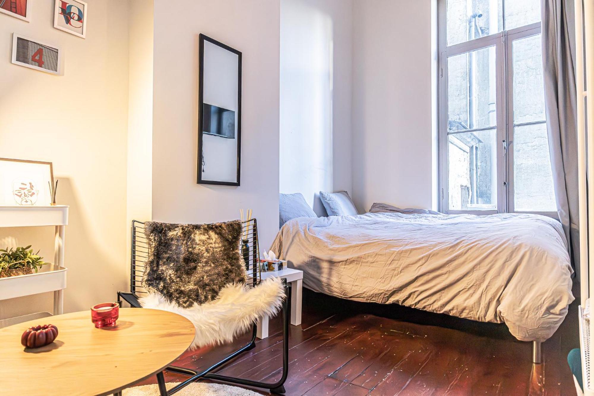 Appartement Lovely With View At Vibrant Ghent, Breezy Balcony
