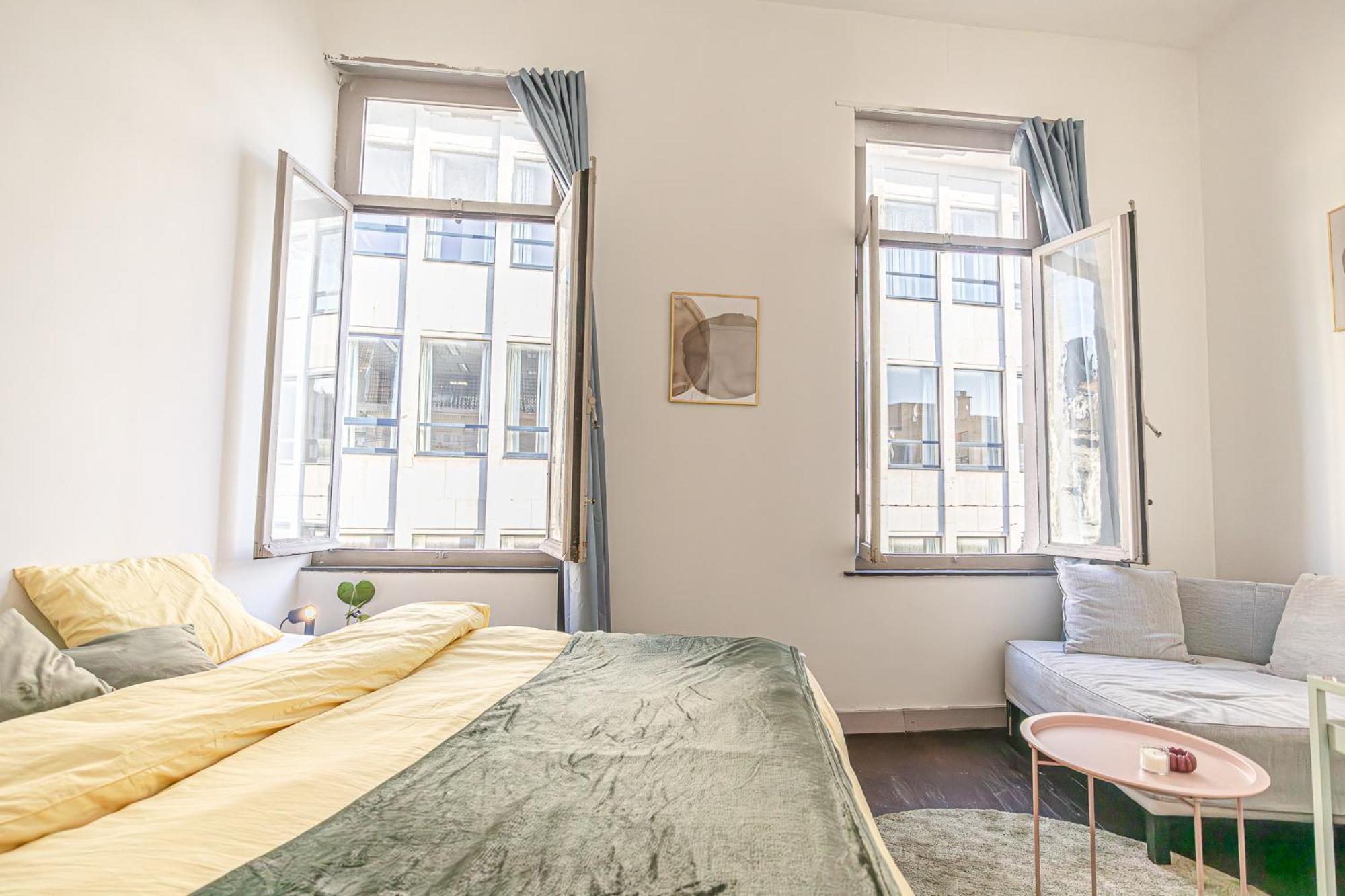 Lovely With View At Vibrant Ghent, Breezy Balcony Appartement *