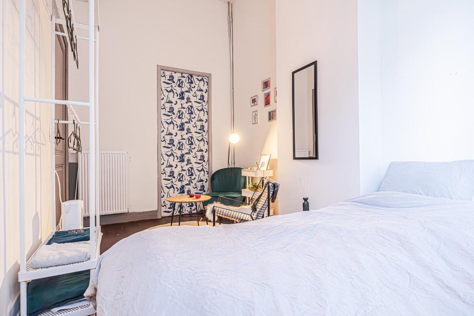 Lovely With View At Vibrant Ghent, Breezy Balcony Appartement *