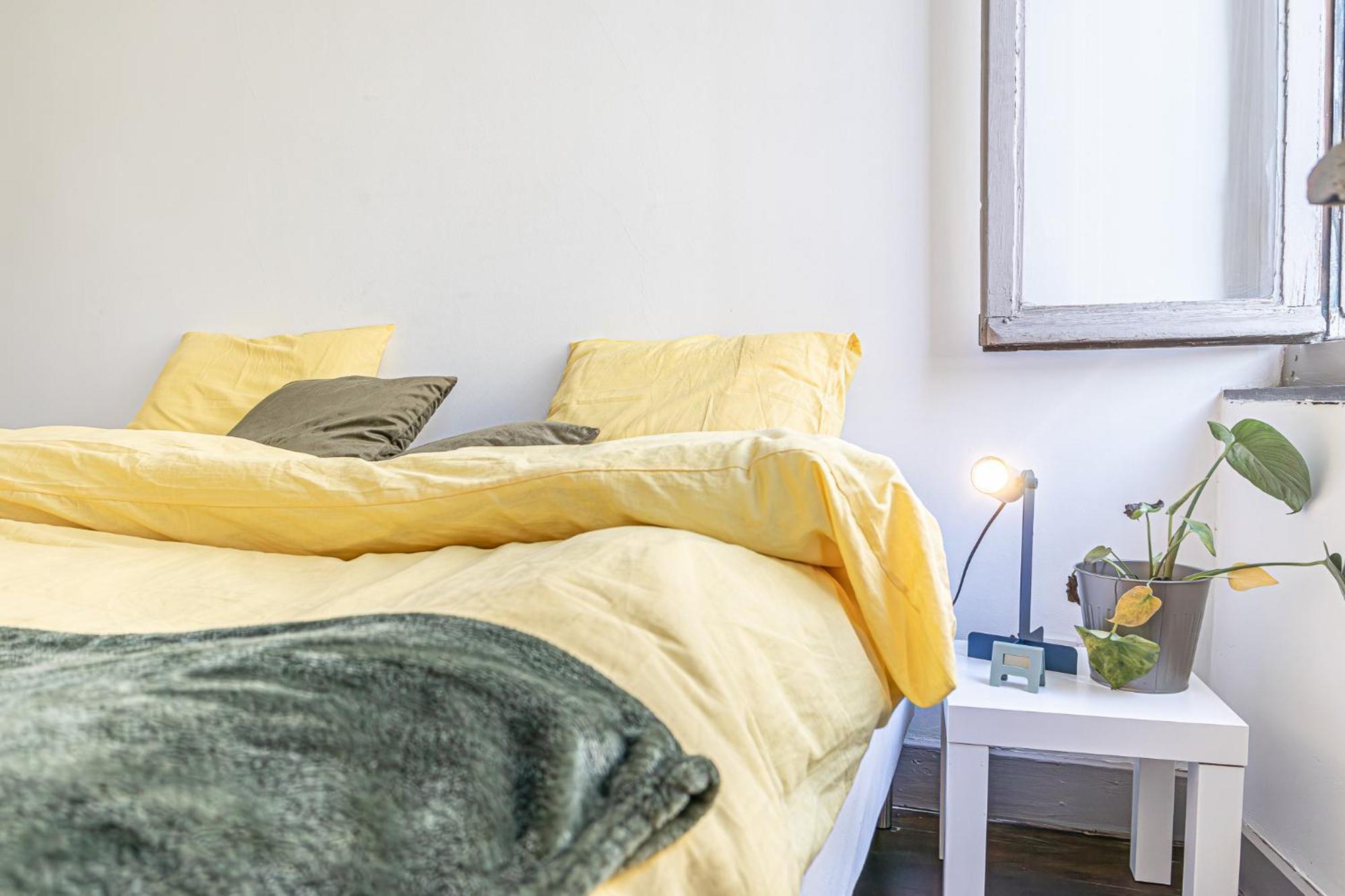 Lovely With View At Vibrant Ghent, Breezy Balcony Appartement Gent