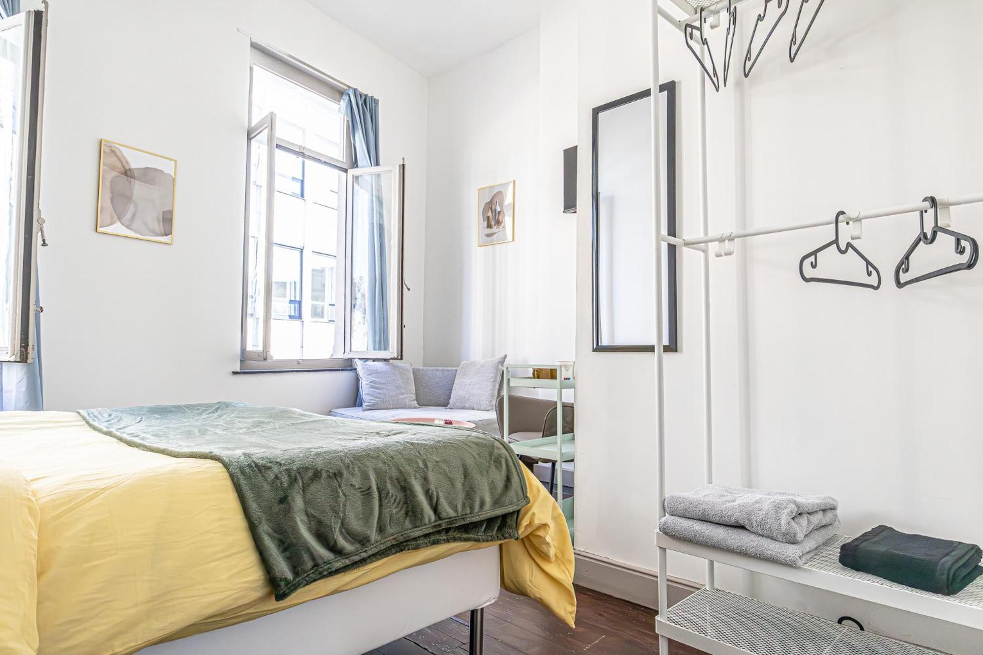 Lovely With View At Vibrant Ghent, Breezy Balcony Appartement *