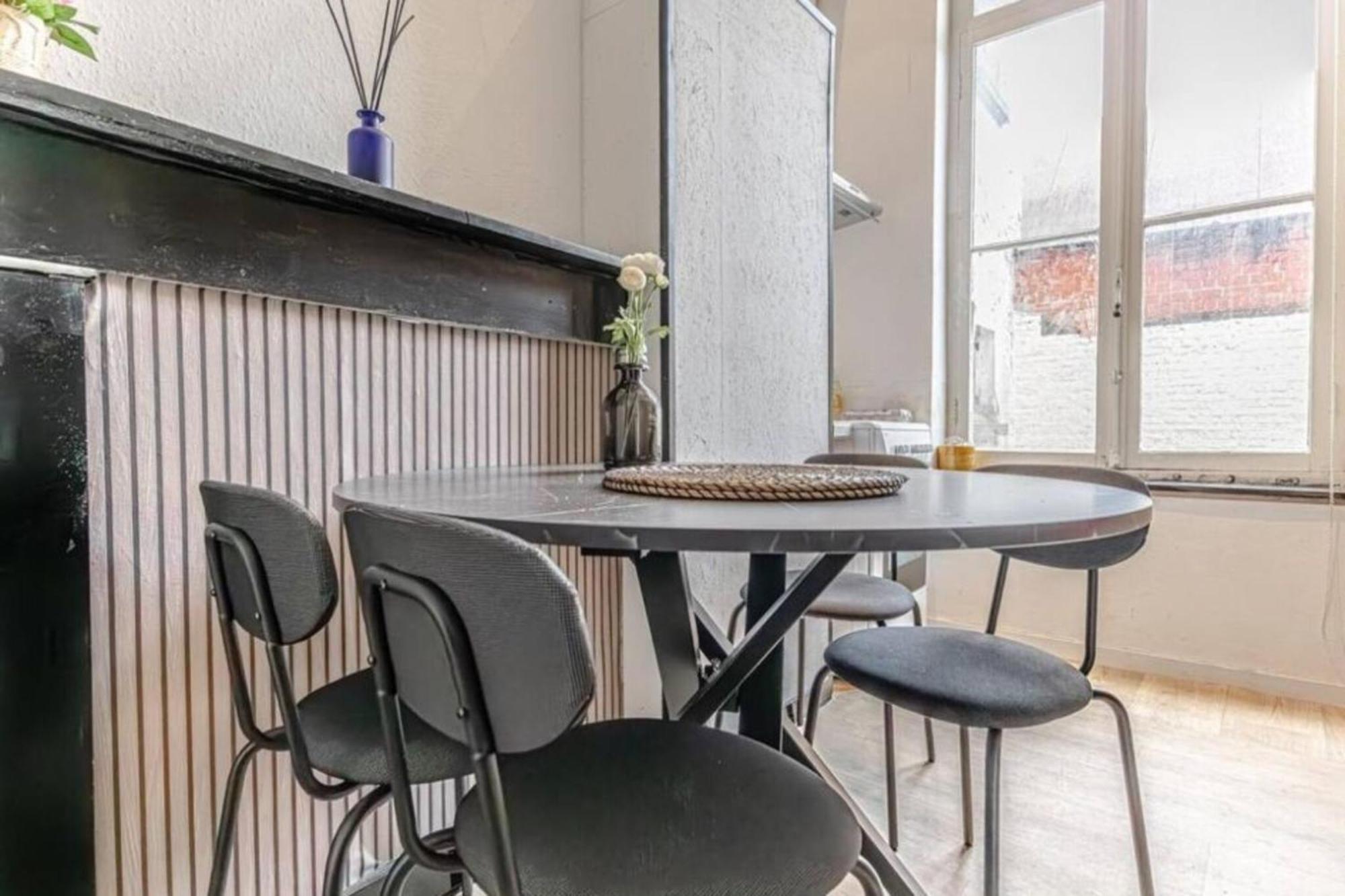 Lovely With View At Vibrant Ghent, Breezy Balcony Appartement *