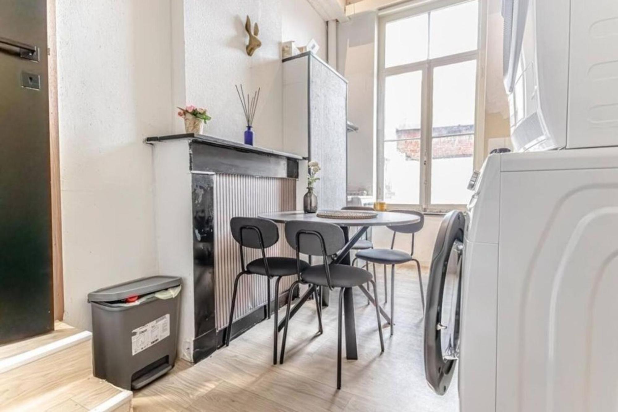 Apartment Lovely With View At Vibrant Ghent, Breezy Balcony Ghent