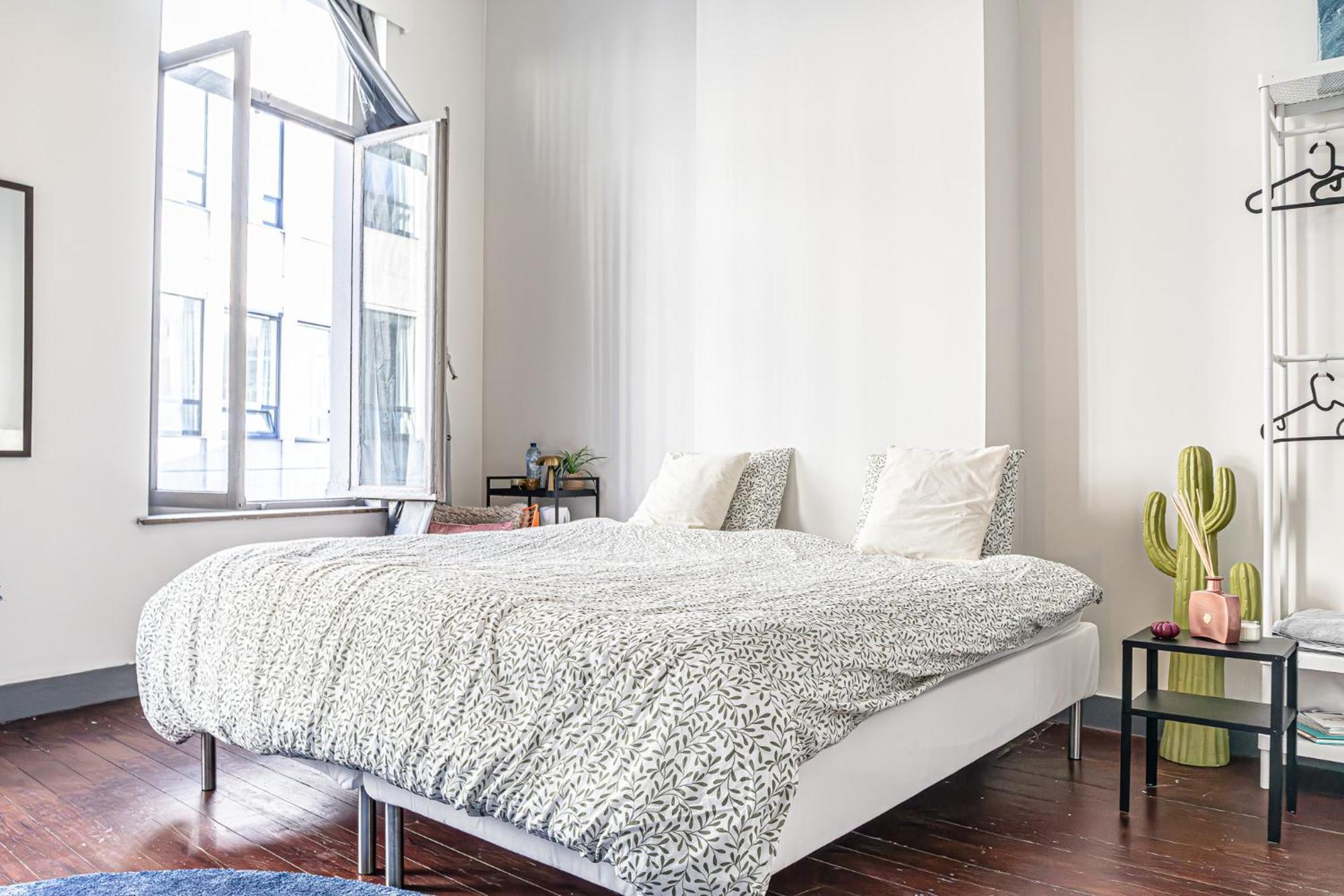 Lovely With View At Vibrant Ghent, Breezy Balcony Appartement Gent