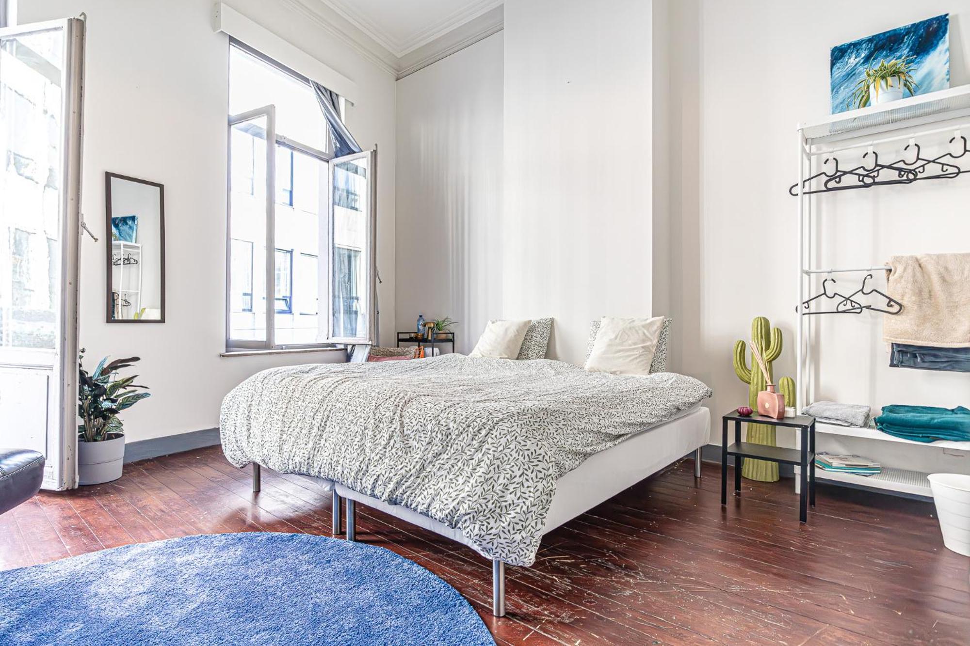 Apartment Lovely With View At Vibrant Ghent, Breezy Balcony Ghent