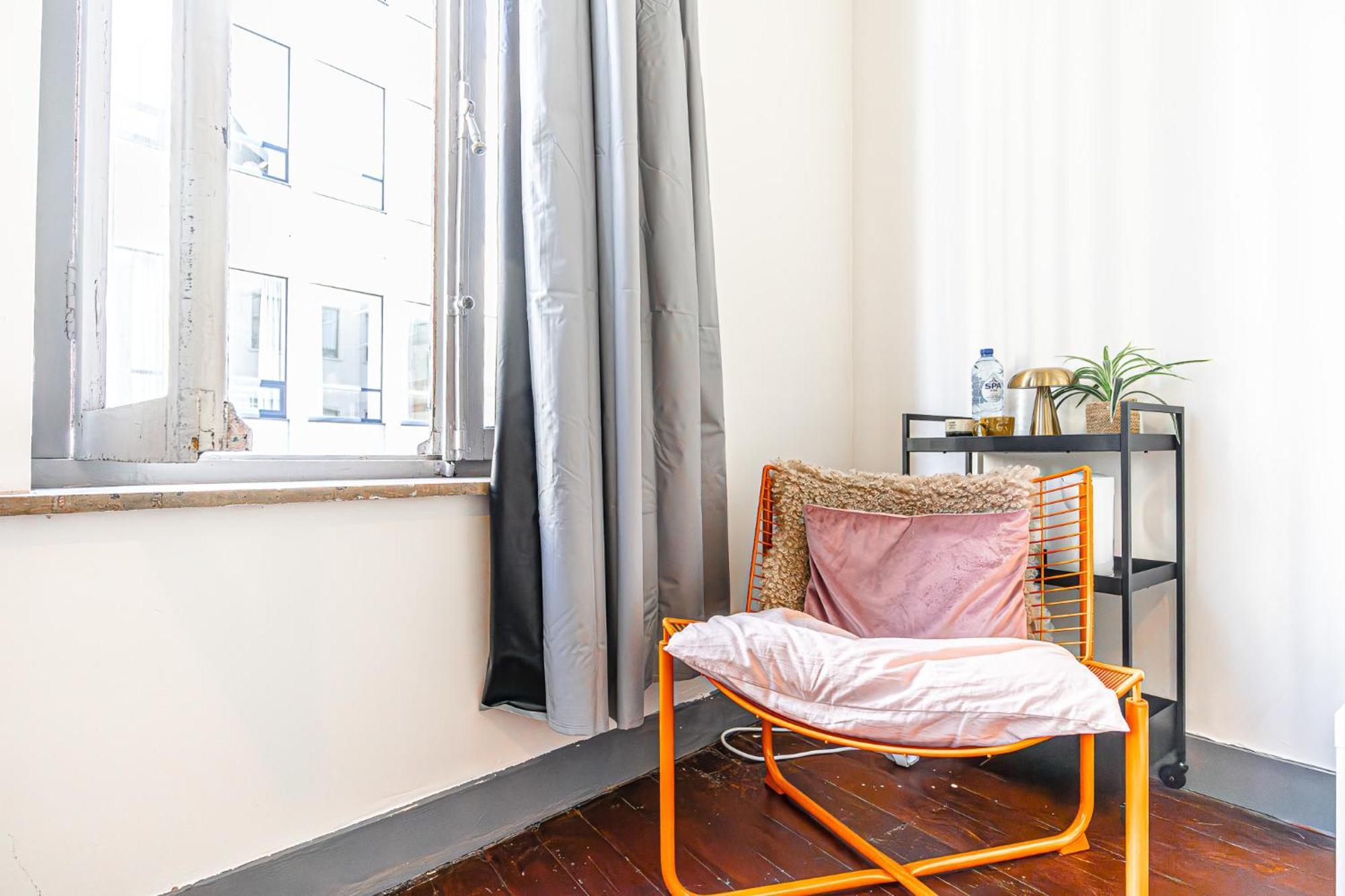Lovely With View At Vibrant Ghent, Breezy Balcony *