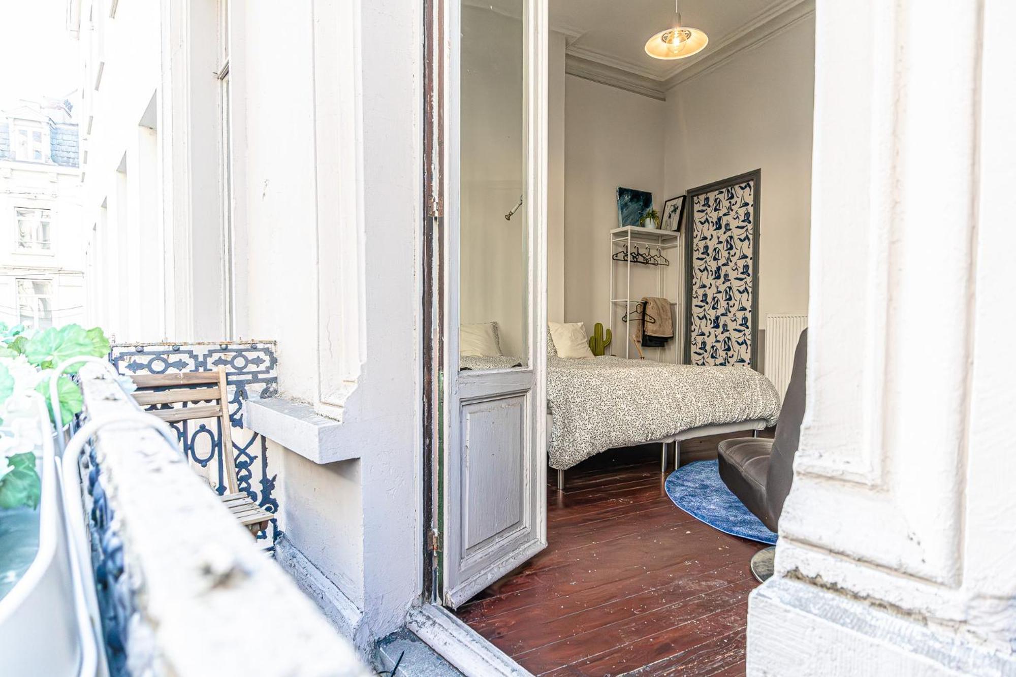 Appartement Lovely With View At Vibrant Ghent, Breezy Balcony *