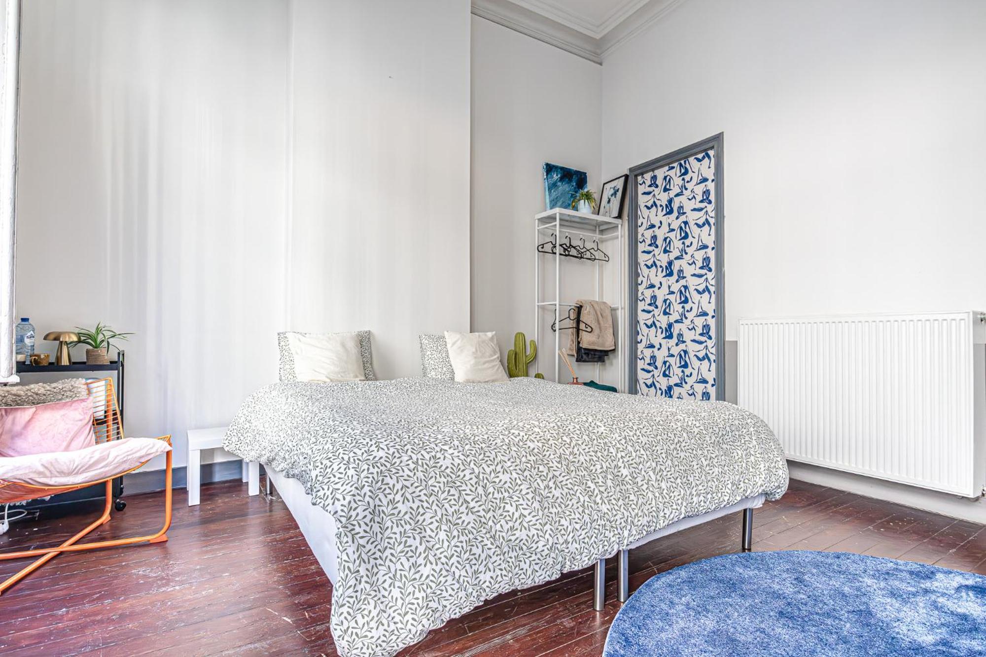 Lovely With View At Vibrant Ghent, Breezy Balcony *