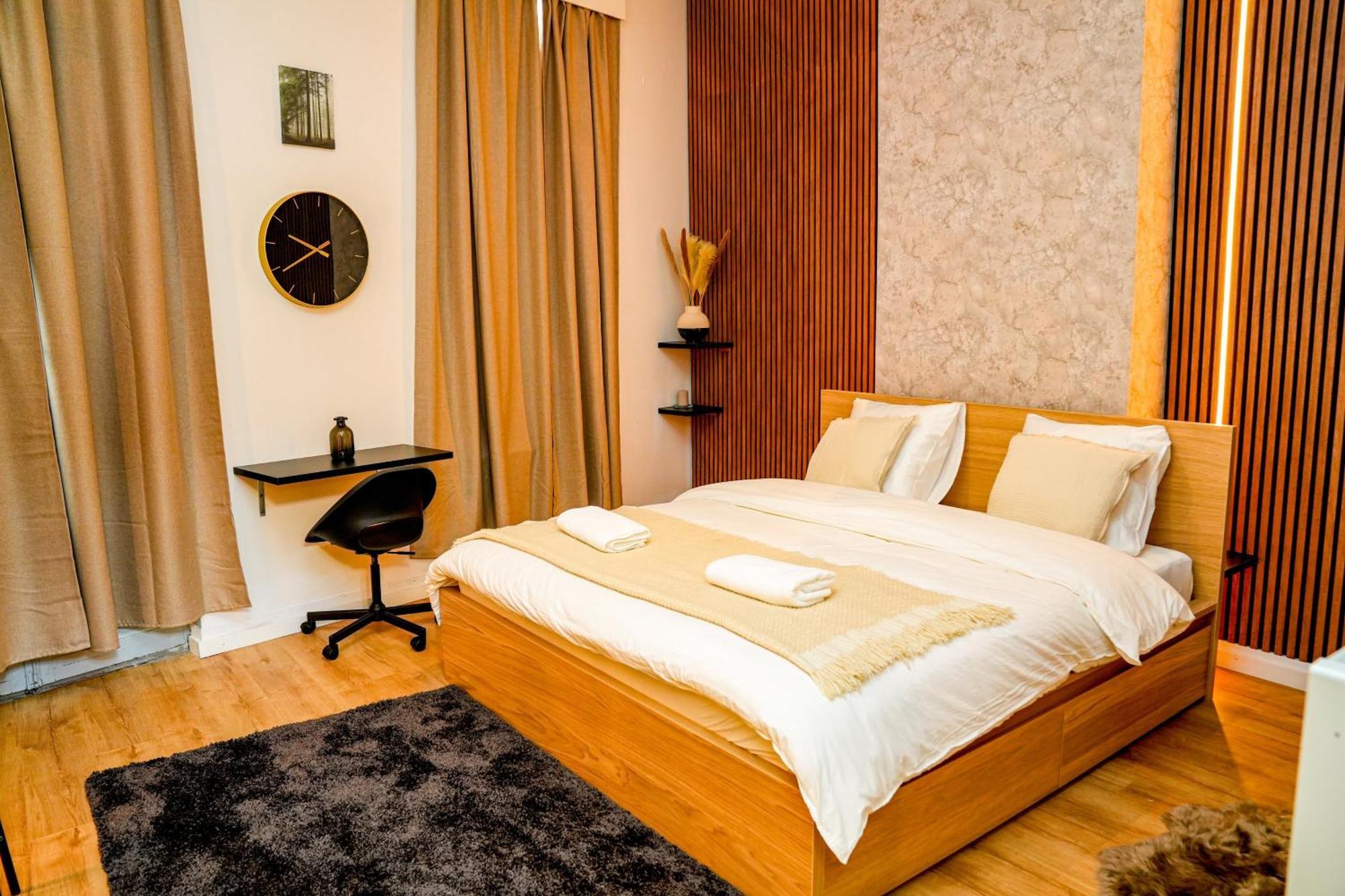 Lovely With View At Vibrant Ghent, Breezy Balcony Appartement *