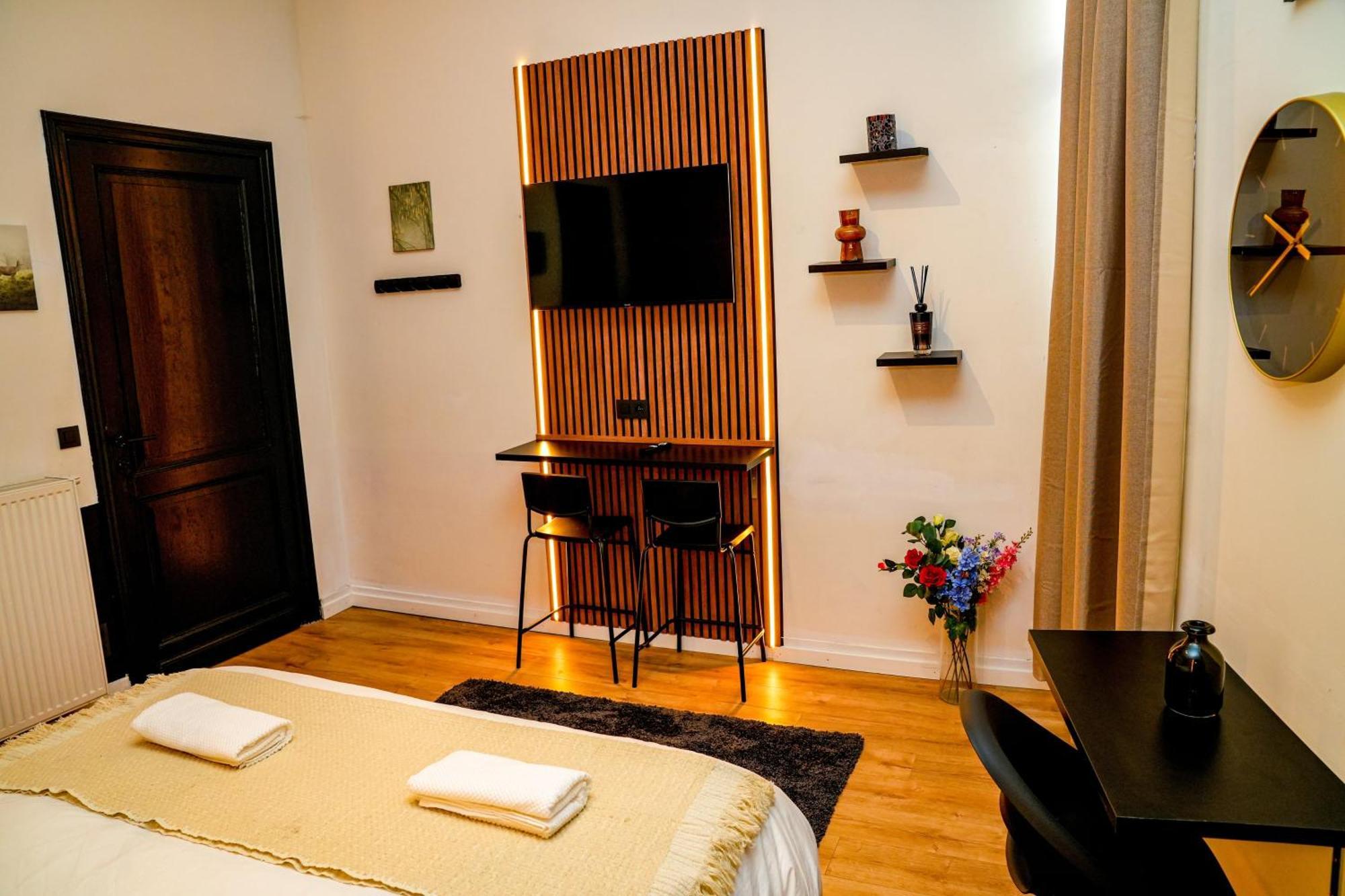 Lovely With View At Vibrant Ghent, Breezy Balcony Appartement